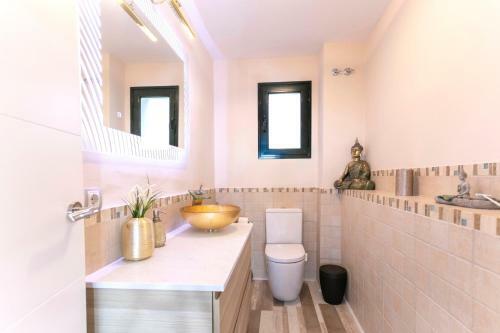 Luxury Villa - Sea Views - Heated Pool - Jacuzzi
