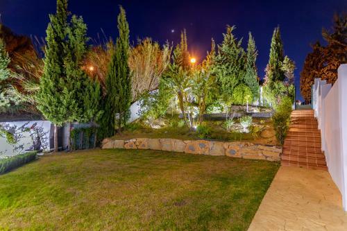 Luxury Villa - Sea Views - Heated Pool - Jacuzzi
