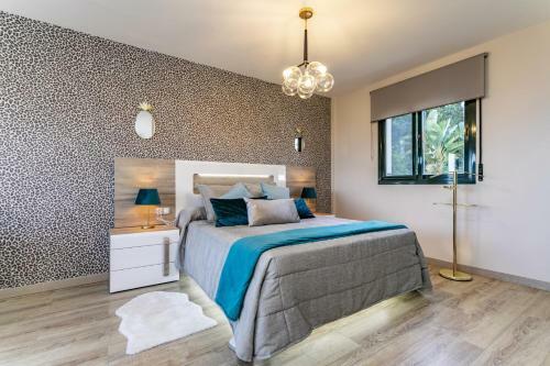 Luxury Villa - Sea Views - Heated Pool - Jacuzzi