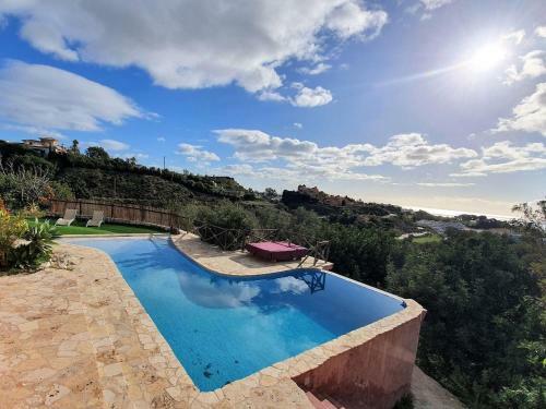 Alluring Holiday Home In Benalm�dena With Swimming Pool