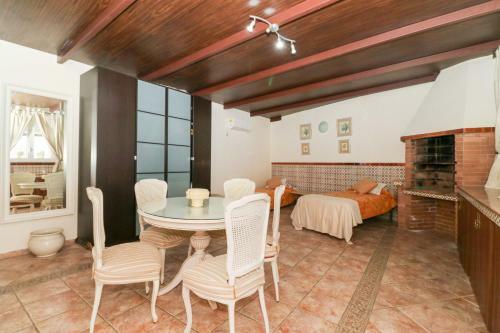 7br Villa Azahar By Rafleys, Private Pool, 7 Mins Walk To Everything
