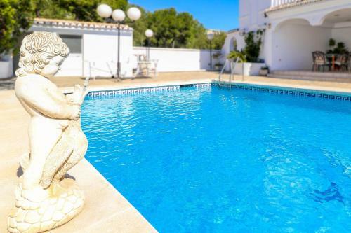 7br Villa Azahar By Rafleys, Private Pool, 7 Mins Walk To Everything