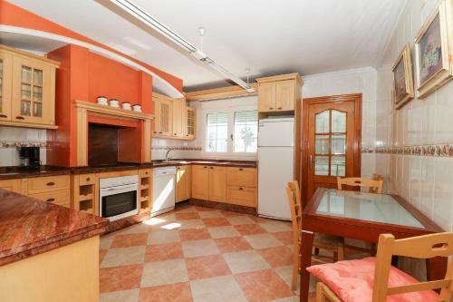 7br Villa Azahar By Rafleys, Private Pool, 7 Mins Walk To Everything