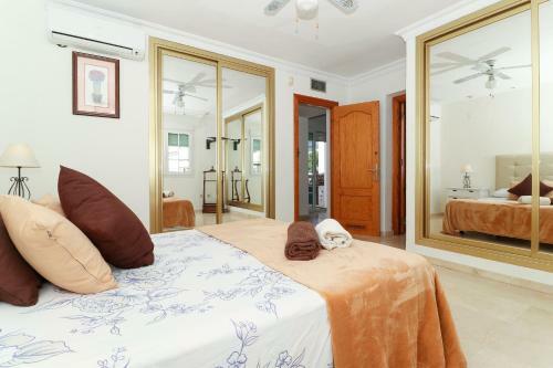7br Villa Azahar By Rafleys, Private Pool, 7 Mins Walk To Everything