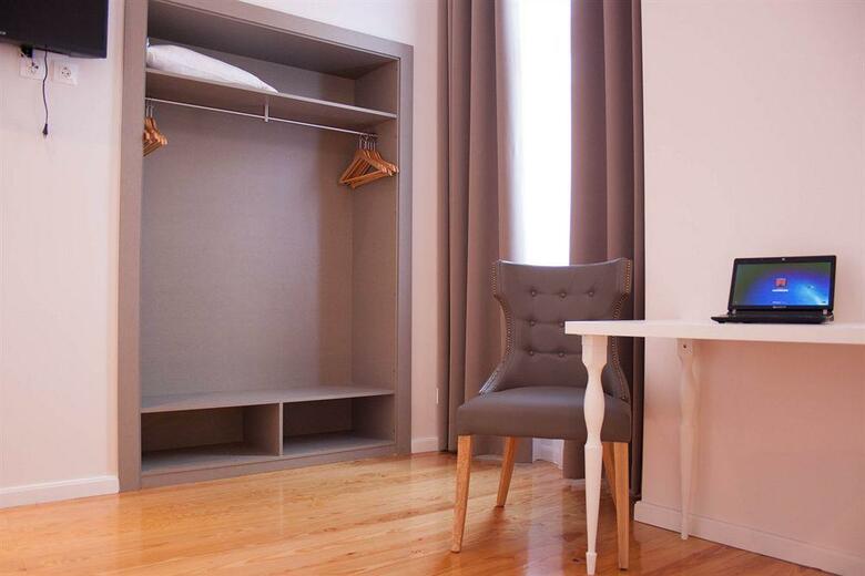 Hotel Lisbon Arsenal Suites