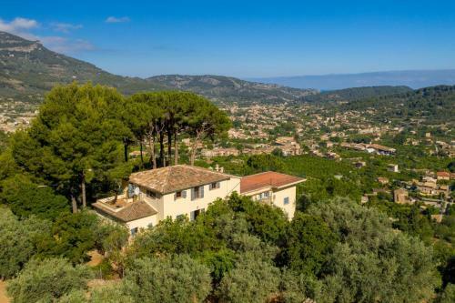 Biniaraix Villa Sleeps 11 With Pool Air Con And Wifi