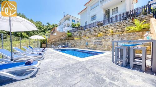 Blanes Villa Sleeps 8 Pool Wifi