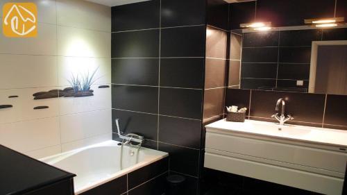 Blanes Villa Sleeps 8 Pool Wifi