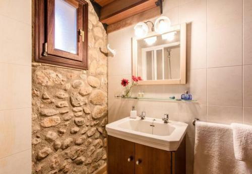 Buger Villa Sleeps 6 With Pool Air Con And Wifi