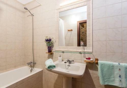Buger Villa Sleeps 6 With Pool Air Con And Wifi