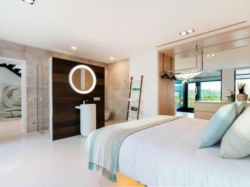 Spectacular Villa With Breathtaking View Large Pool In Buger Mallorca
