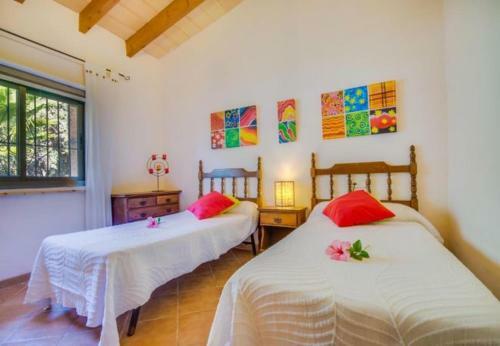 Buger Holiday Home Sleeps 4 With Pool