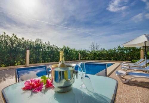 Buger Holiday Home Sleeps 4 With Pool