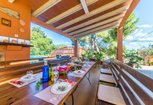 Buger Holiday Home Sleeps 8 With Pool And Wifi