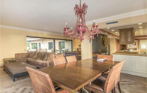 Four-bedroom Holiday Home In Cabrils