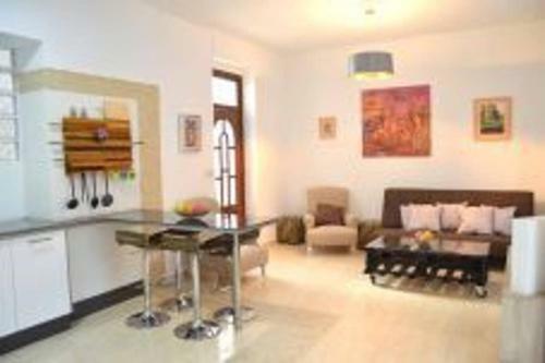 Good Companies Veedor Apartment