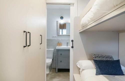 Despierta Con La Brisa Marina En Este Apartamento de La Costa Brava