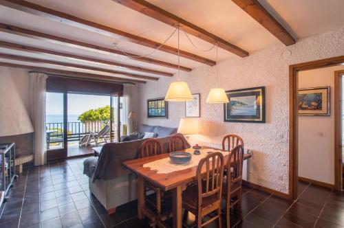Calella de Palafrugell Apartment Sleeps 7 With Pool