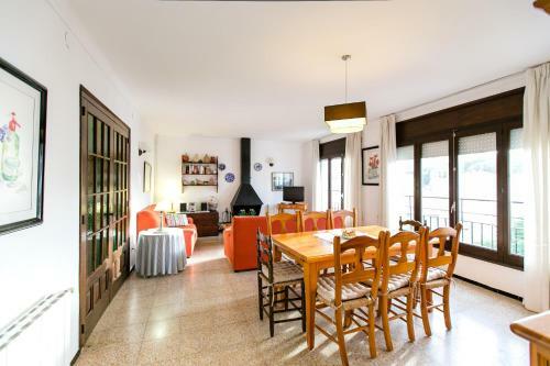 Calella de Palafrugell Apartment Sleeps 7