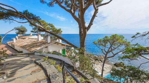 Calella de Palafrugell Villa Sleeps 11 With Pool