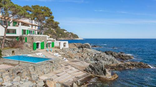 Calella de Palafrugell Villa Sleeps 11 With Pool