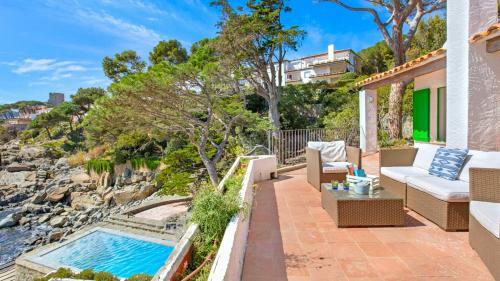 Calella de Palafrugell Villa Sleeps 11 With Pool