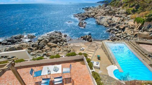Calella de Palafrugell Villa Sleeps 11 With Pool