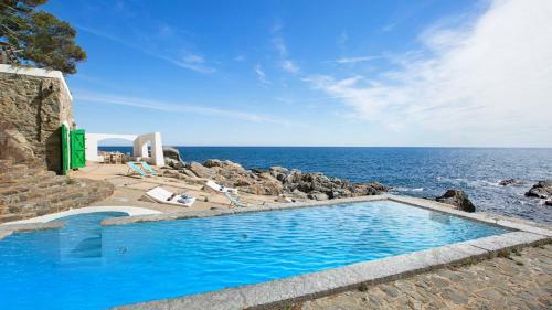 Calella de Palafrugell Villa Sleeps 11 With Pool