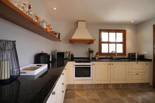 Cabanyes Villa Sleeps 6 With Pool And Wifi