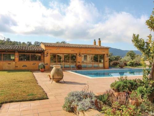 Inviting Villa In Calonge With Private Pool