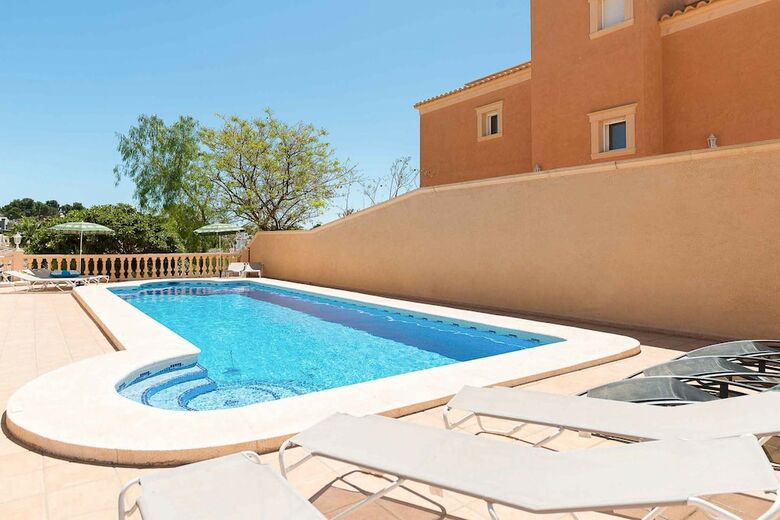 Villa Adoracion