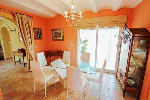 Villa Gema - Pretty Holiday Home With Private Pool In Calpe