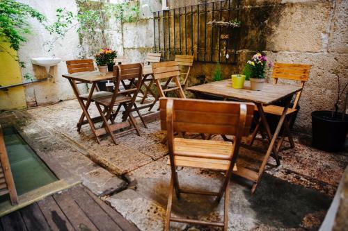 Grapes & Bites - Hostel And Wines