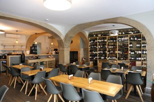 Grapes & Bites - Hostel And Wines