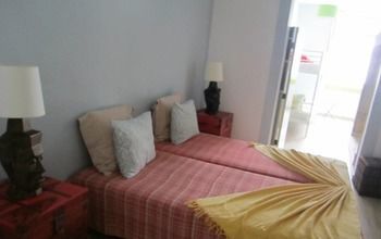 Hostel B. Mar