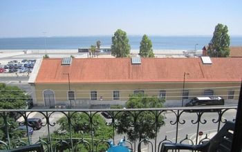 Hostel B. Mar
