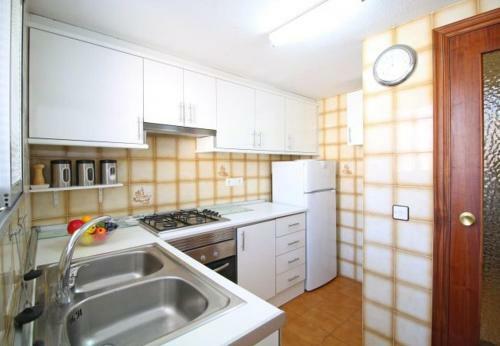 Calpe Apartment Sleeps 5 With Pool And Wifi