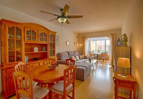 Calpe Apartment Sleeps 5 With Pool And Wifi