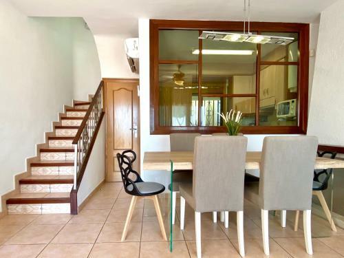 Casa C�moda Delante de La Playa Con Vista Al Mar