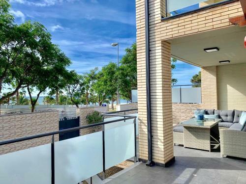 Luxurious House For 10 People In Front Of The Beach