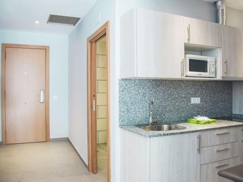Apartment With Terrace And Air Conditioning Near The Beach
