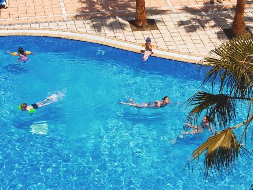Apartment With Terrace And Air Conditioning Near The Beach