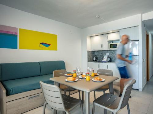 Apartment With Terrace And Air Conditioning Near The Beach