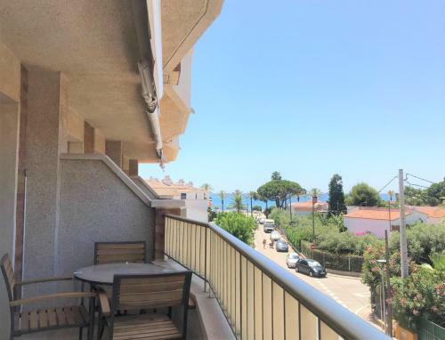Apartamento Reformado Con Terraza Y Vistas Al Mar - 130a