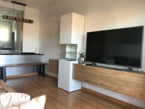 Apartamento Reformado Con Terraza Y Vistas Al Mar - 130a