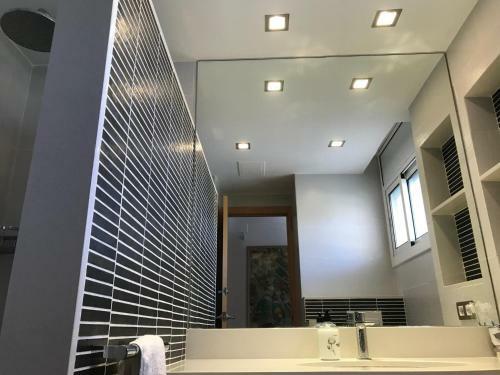 Apartamento Reformado Con Terraza Y Vistas Al Mar - 130a