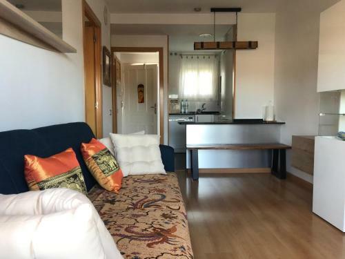 Apartamento Reformado Con Terraza Y Vistas Al Mar - 130a