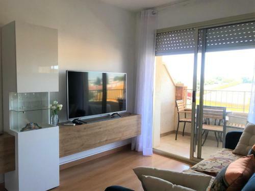 Apartamento Reformado Con Terraza Y Vistas Al Mar - 130a