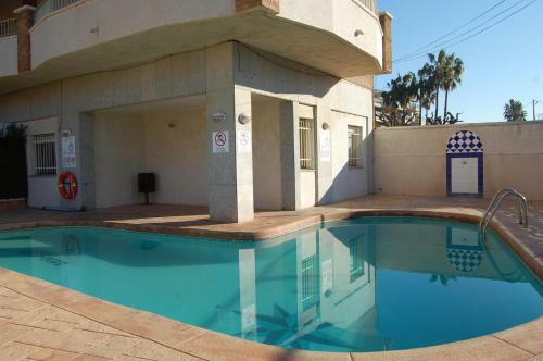 Apartamento Reformado Con Terraza Y Vistas Al Mar - 130a