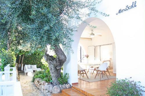 Meritxell Seafront Villa
